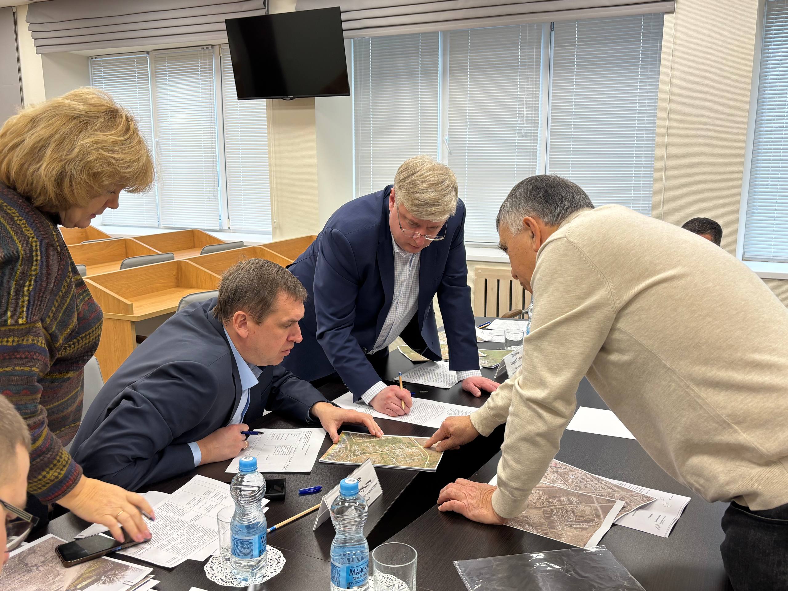 Андрей Миськов: Министр автомобильных дорог и транспорта Белгородской области провёл личный приём граждан в Новом Осколе Андрей Миськов: Министр автомобильных дорог и транспорта Белгородской области провёл личный приём граждан в Новом Осколе