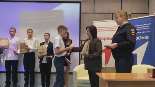 Светлана Халеева: Сегодня, в День конституции Российской Федерации, в нашем округе состоялось очень важное и волнующее событие — торжественная церемония вручения паспортов гражданина Российской Федерации «Мы — граждане...