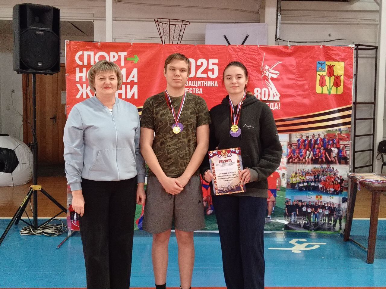 Сегодня в физкультурно-оздоровительном комплексе «Олимпийский» среди территориальных общественных самоуправлений посёлка Волоконовка прошли соревнования, посвящённые Дню Героев Отечества Сегодня в физкультурно-оздоровительном комплексе «Олимпийский» среди территориальных общественных самоуправлений посёлка Волоконовка прошли соревнования, посвящённые Дню Героев Отечества