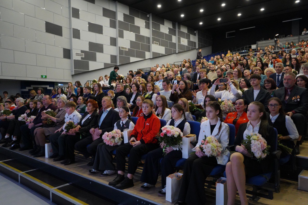 Поздравляем с почётной наградой! Поздравляем с почётной наградой!