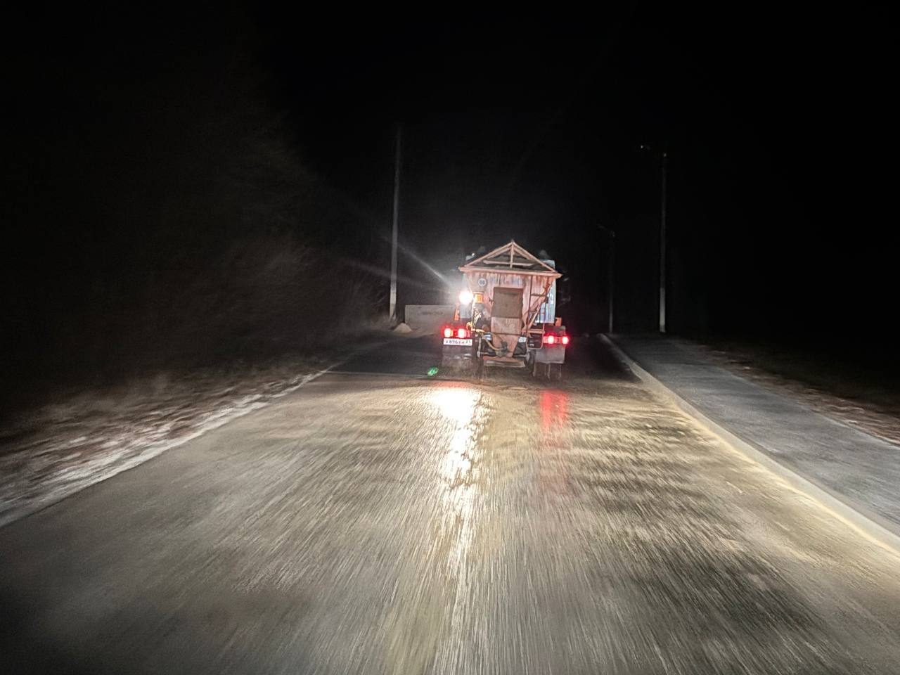 Коммунальные службы нашего округа оперативно приступили к обработке улично-дорожной сети, чтобы обеспечить безопасность и удобство для жителей Коммунальные службы нашего округа оперативно приступили к обработке улично-дорожной сети, чтобы обеспечить безопасность и удобство для жителей