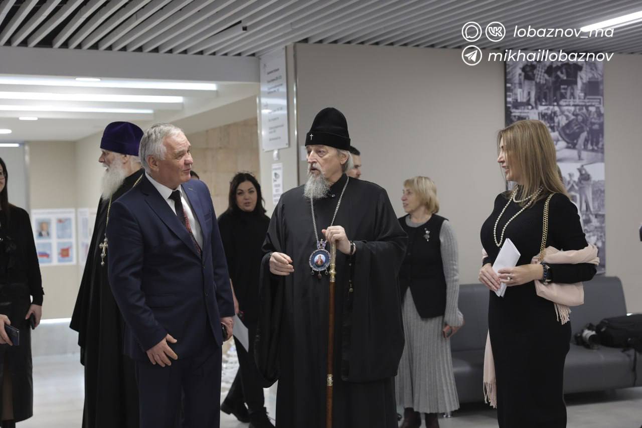 Третий год подряд фонд «Поколение» вручает премии лучшим представителям СМИ региона Третий год подряд фонд «Поколение» вручает премии лучшим представителям СМИ региона