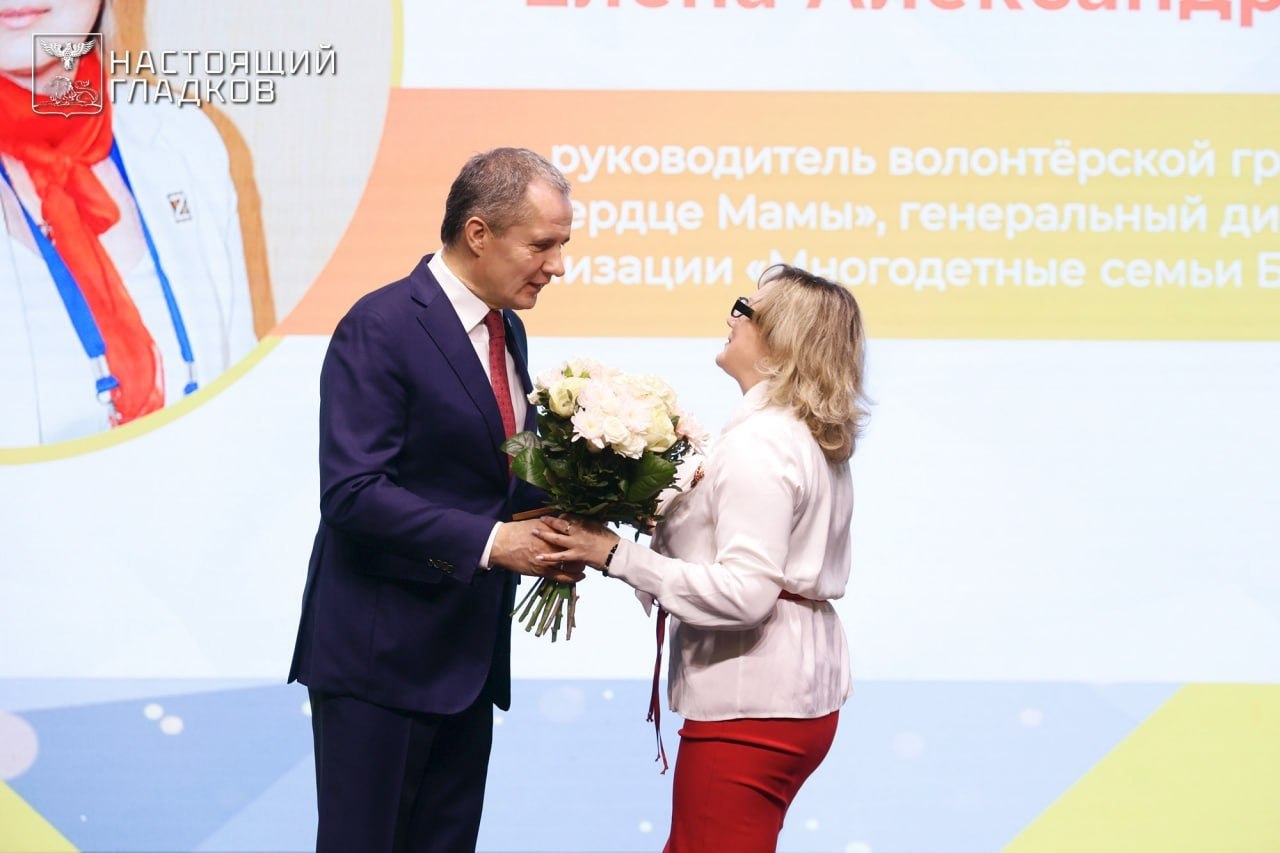 Вячеслав Гладков вручил награды белгородским волонтёрам и поблагодарил за «великий труд» Вячеслав Гладков вручил награды белгородским волонтёрам и поблагодарил за «великий труд»
