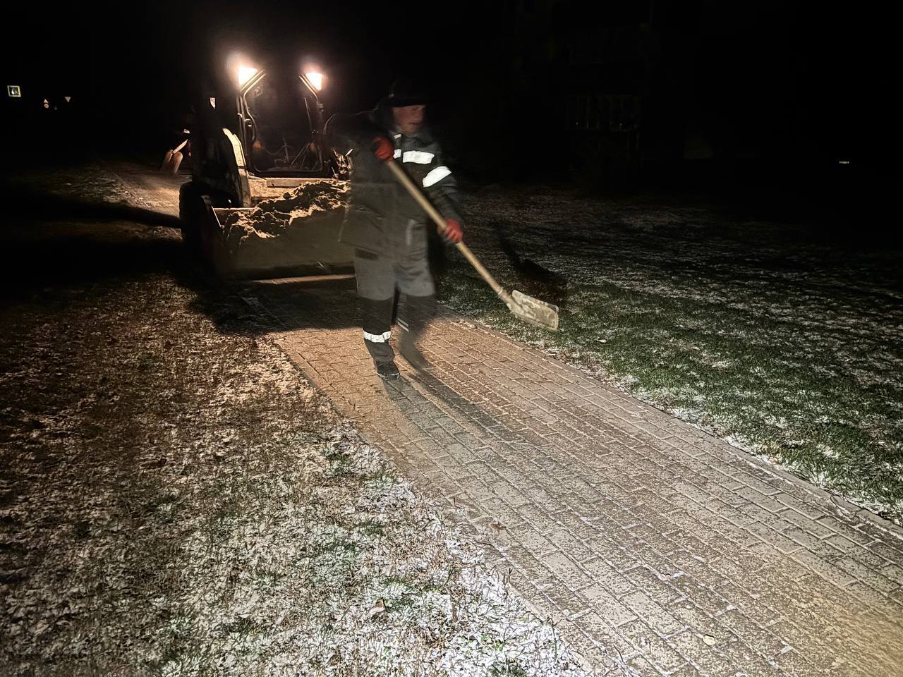 Коммунальные службы нашего округа оперативно приступили к обработке улично-дорожной сети, чтобы обеспечить безопасность и удобство для жителей Коммунальные службы нашего округа оперативно приступили к обработке улично-дорожной сети, чтобы обеспечить безопасность и удобство для жителей