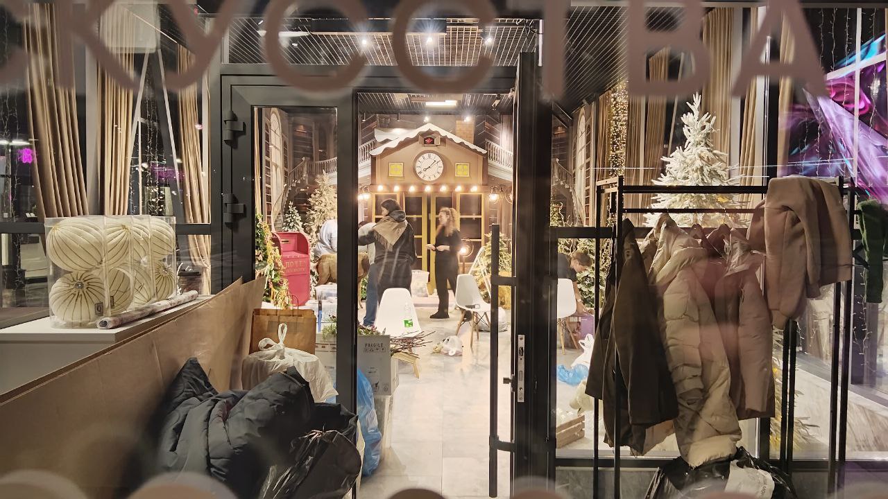 В КЦ «Октябрь» идёт монтаж почты Деда Мороза В КЦ «Октябрь» идёт монтаж почты Деда Мороза