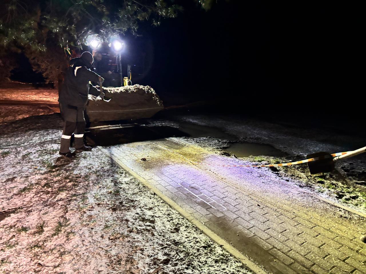 Коммунальные службы нашего округа оперативно приступили к обработке улично-дорожной сети, чтобы обеспечить безопасность и удобство для жителей Коммунальные службы нашего округа оперативно приступили к обработке улично-дорожной сети, чтобы обеспечить безопасность и удобство для жителей