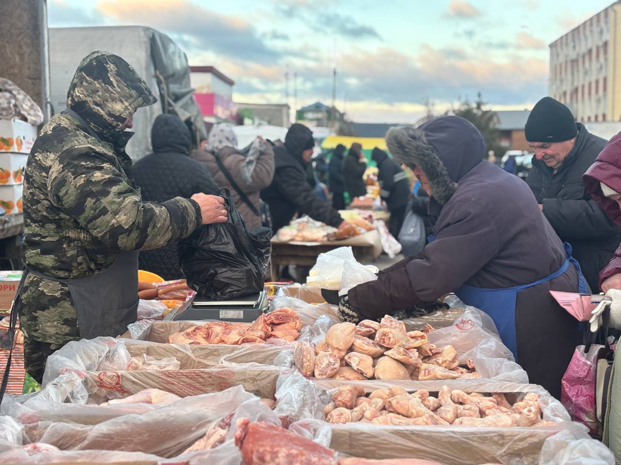 Андрей Миськов: Сегодня в городе Новый Оскол состоялась уже ставшая традиционной ярмарка выходного дня Андрей Миськов: Сегодня в городе Новый Оскол состоялась уже ставшая традиционной ярмарка выходного дня
