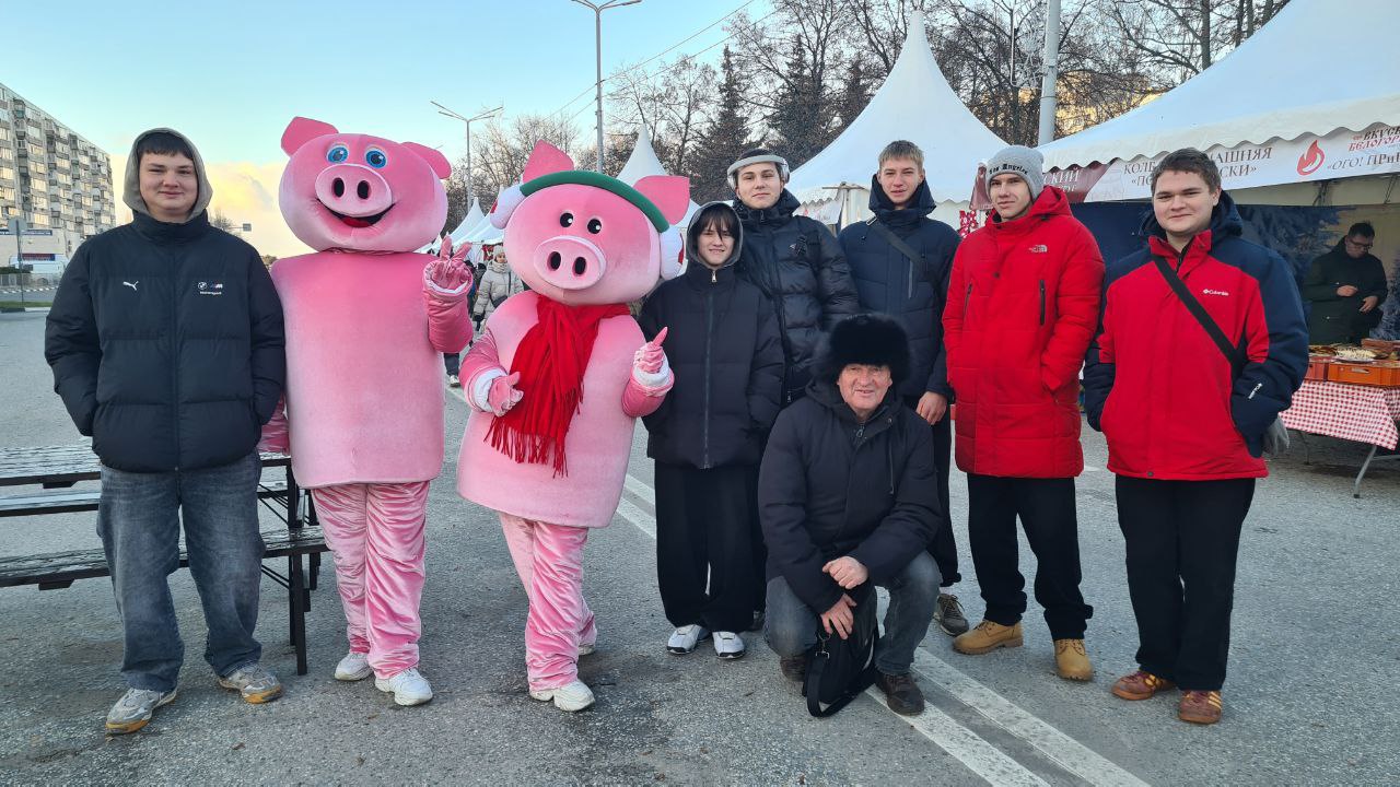 Александр Полторабатько: Сегодня Старый Оскол превратился в настоящую гастрономическую столицу Белогорья! Грандиозный фестиваль «Вкусы Белогорья» собрал под своим крылом более 15 тематических площадок, где 22 муниципалитета... Александр Полторабатько: Сегодня Старый Оскол превратился в настоящую гастрономическую столицу Белогорья! Грандиозный фестиваль «Вкусы Белогорья» собрал под своим крылом более 15 тематических площадок, где 22 муниципалитета...