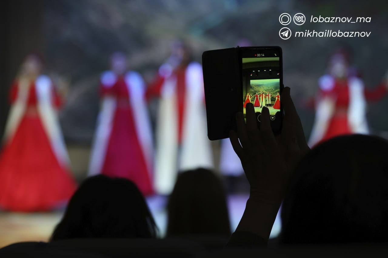 Третий год подряд фонд «Поколение» вручает премии лучшим представителям СМИ региона Третий год подряд фонд «Поколение» вручает премии лучшим представителям СМИ региона