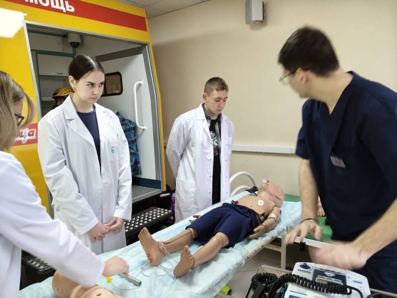 Ученики медицинского класса Ливенской школы №1 посетили университетскую субботу в БелГУ в рамках губернаторского проекта «Медицинские классы» Ученики медицинского класса Ливенской школы №1 посетили университетскую субботу в БелГУ в рамках губернаторского проекта «Медицинские классы»