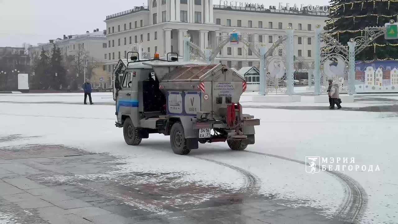С самого утра на улицах областной столицы работают специалисты Белгорблагоустройства