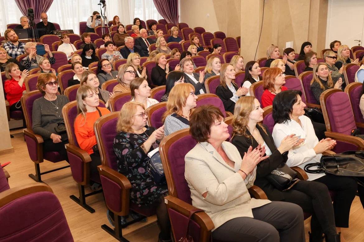 Сегодня в Старом Осколе состоялось выездное совещание директоров детских школ искусств Белгородской области Сегодня в Старом Осколе состоялось выездное совещание директоров детских школ искусств Белгородской области