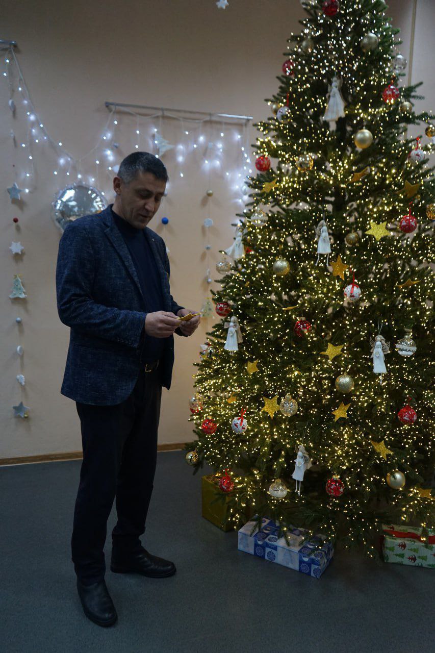 Олег Медведев: Дорогие яковлевцы!. Вновь приближается время чудес, и мы все вместе объединяемся в рамках нашей замечательной акции "Ёлка желаний"! Это наша общая возможность подарить частичку тепла и счастья тем, кто в этом... Олег Медведев: Дорогие яковлевцы!. Вновь приближается время чудес, и мы все вместе объединяемся в рамках нашей замечательной акции "Ёлка желаний"! Это наша общая возможность подарить частичку тепла и счастья тем, кто в этом...