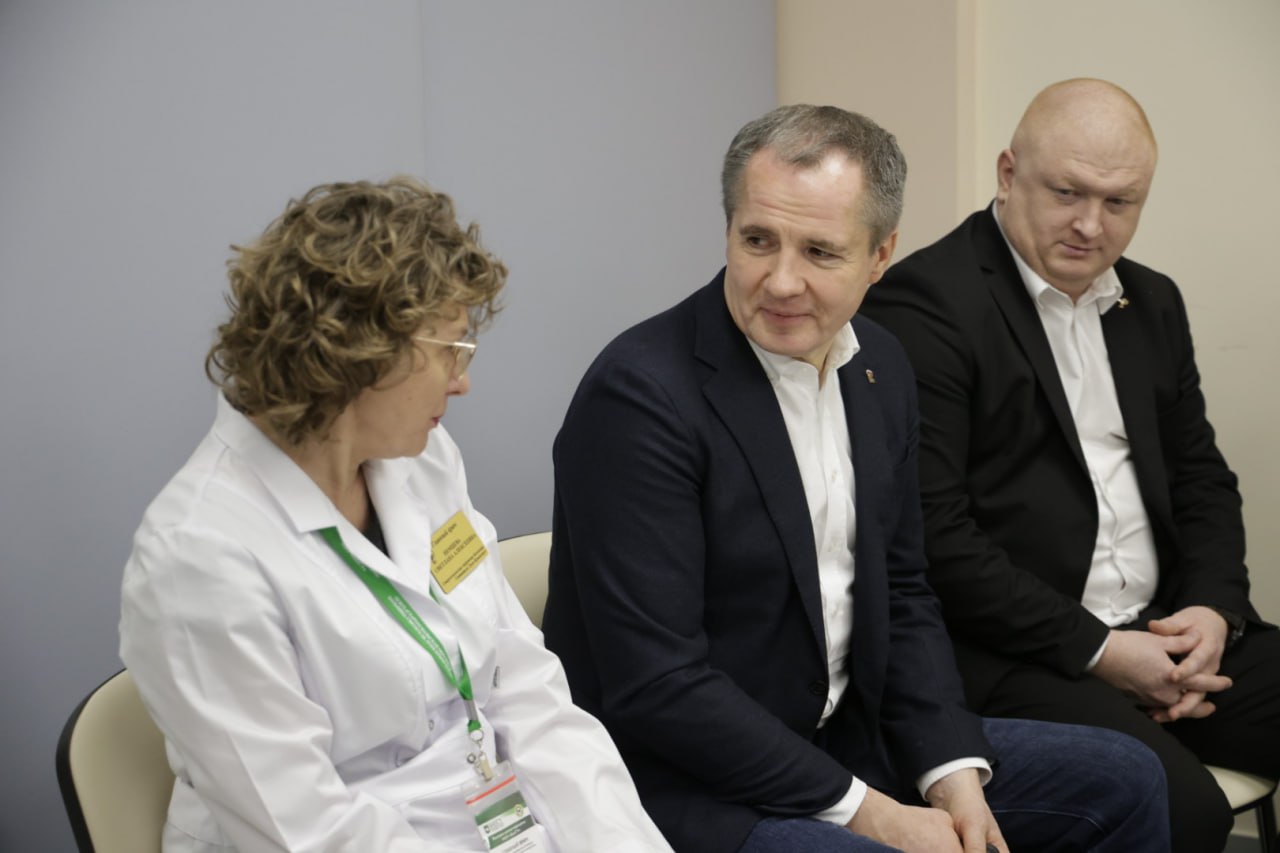 Михаил Лобазнов: На уроке медицинского класса в нашей Академии знаний имени Н.П. Шевченко побывал губернатор Вячеслав Гладков Михаил Лобазнов: На уроке медицинского класса в нашей Академии знаний имени Н.П. Шевченко побывал губернатор Вячеслав Гладков