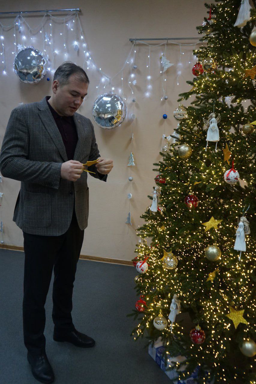 Олег Медведев: Дорогие яковлевцы!. Вновь приближается время чудес, и мы все вместе объединяемся в рамках нашей замечательной акции "Ёлка желаний"! Это наша общая возможность подарить частичку тепла и счастья тем, кто в этом... Олег Медведев: Дорогие яковлевцы!. Вновь приближается время чудес, и мы все вместе объединяемся в рамках нашей замечательной акции "Ёлка желаний"! Это наша общая возможность подарить частичку тепла и счастья тем, кто в этом...