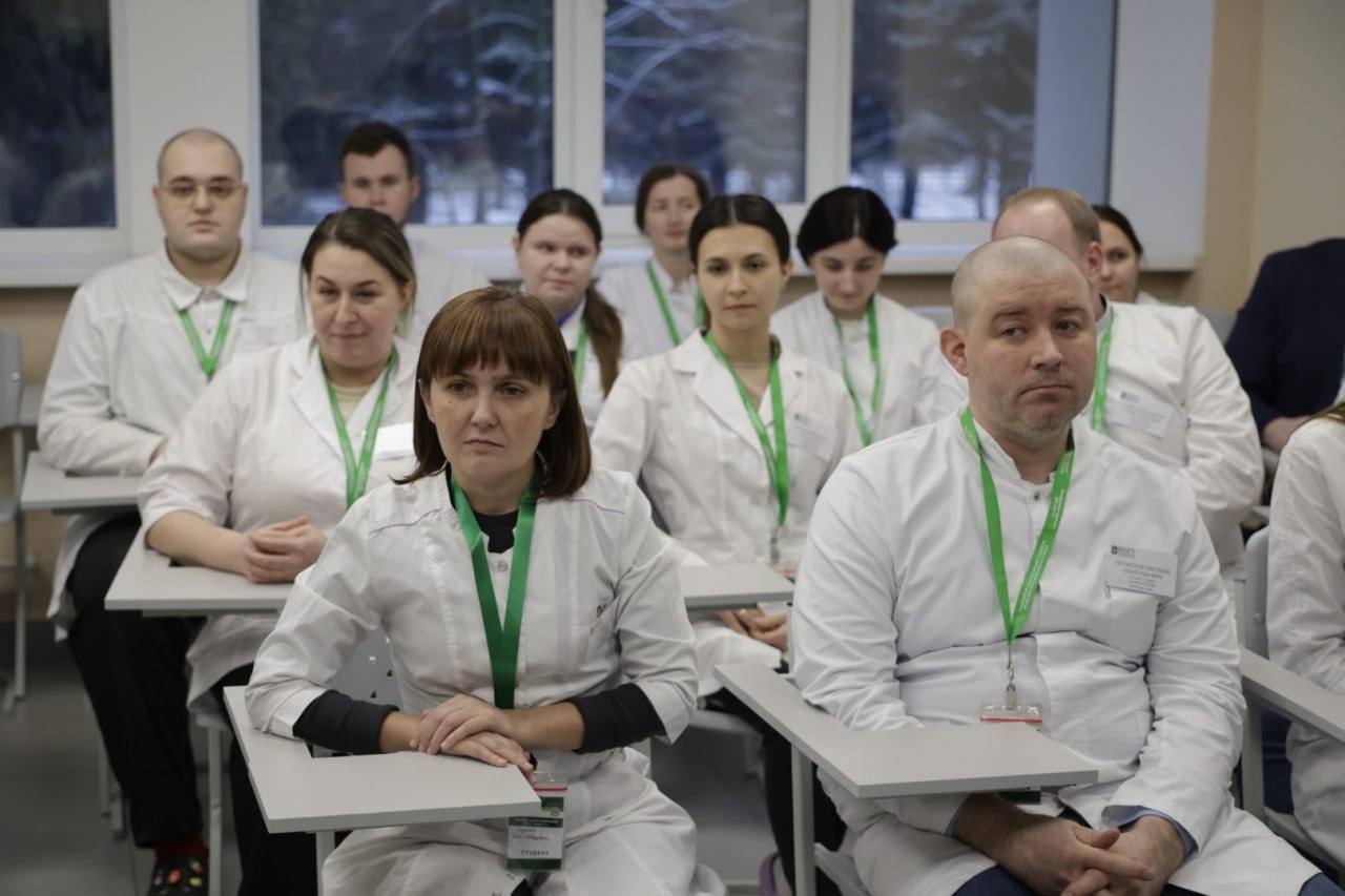 Михаил Лобазнов: На уроке медицинского класса в нашей Академии знаний имени Н.П. Шевченко побывал губернатор Вячеслав Гладков Михаил Лобазнов: На уроке медицинского класса в нашей Академии знаний имени Н.П. Шевченко побывал губернатор Вячеслав Гладков