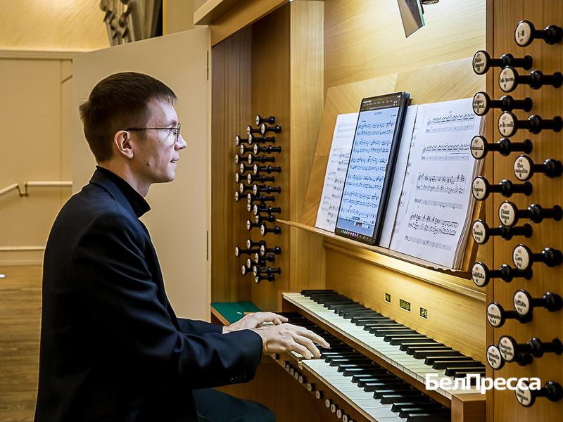 14 лет назад Тимур Халиуллин познакомил белгородцев с органом и его звучанием 14 лет назад Тимур Халиуллин познакомил белгородцев с органом и его звучанием