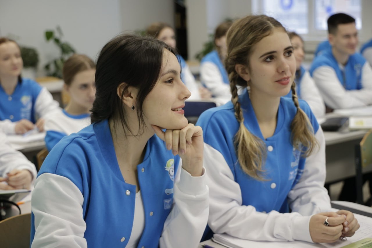 Михаил Лобазнов: На уроке медицинского класса в нашей Академии знаний имени Н.П. Шевченко побывал губернатор Вячеслав Гладков Михаил Лобазнов: На уроке медицинского класса в нашей Академии знаний имени Н.П. Шевченко побывал губернатор Вячеслав Гладков