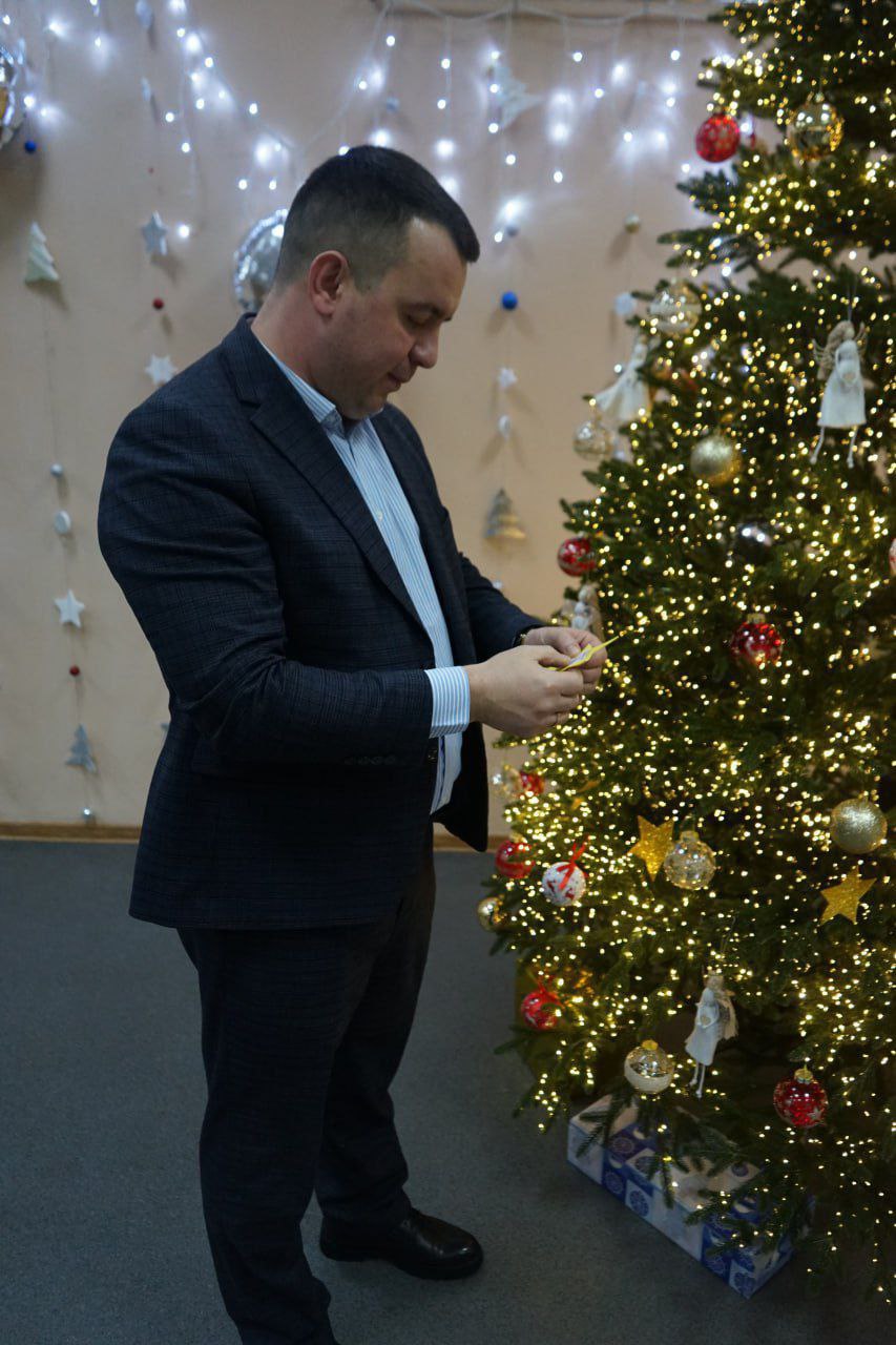 Олег Медведев: Дорогие яковлевцы!. Вновь приближается время чудес, и мы все вместе объединяемся в рамках нашей замечательной акции "Ёлка желаний"! Это наша общая возможность подарить частичку тепла и счастья тем, кто в этом... Олег Медведев: Дорогие яковлевцы!. Вновь приближается время чудес, и мы все вместе объединяемся в рамках нашей замечательной акции "Ёлка желаний"! Это наша общая возможность подарить частичку тепла и счастья тем, кто в этом...