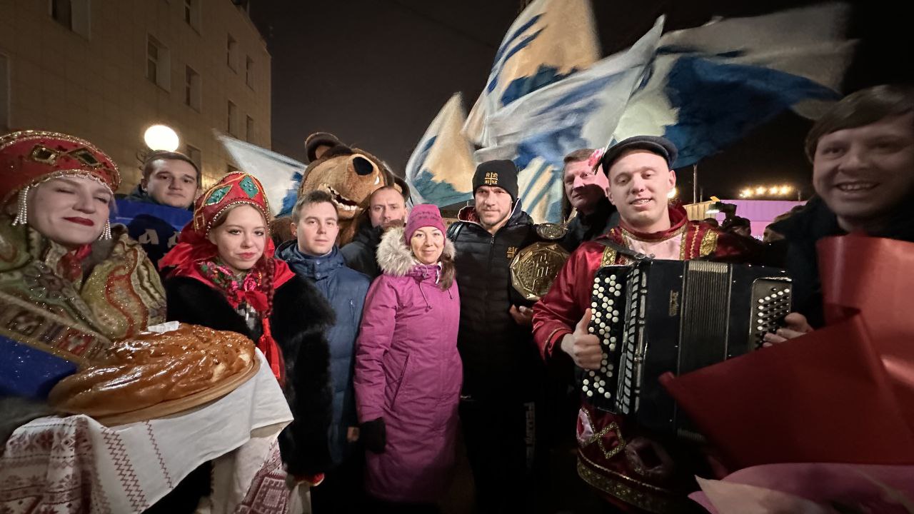 Олег Медведев: Сегодня в 19:20 представители нашей активной и талантливой молодёжи встречали нашего легендарного земляка – Вадима Немкова, который вернулся домой с чемпионским титулом PFL в тяжёлом весе! Олег Медведев: Сегодня в 19:20 представители нашей активной и талантливой молодёжи встречали нашего легендарного земляка – Вадима Немкова, который вернулся домой с чемпионским титулом PFL в тяжёлом весе!