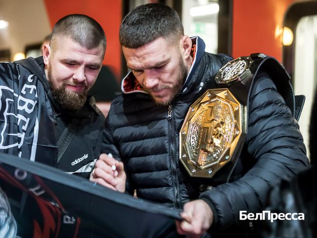 Чемпиона PFL Вадима Немкова встретили в Белгороде песнями и овациями Чемпиона PFL Вадима Немкова встретили в Белгороде песнями и овациями