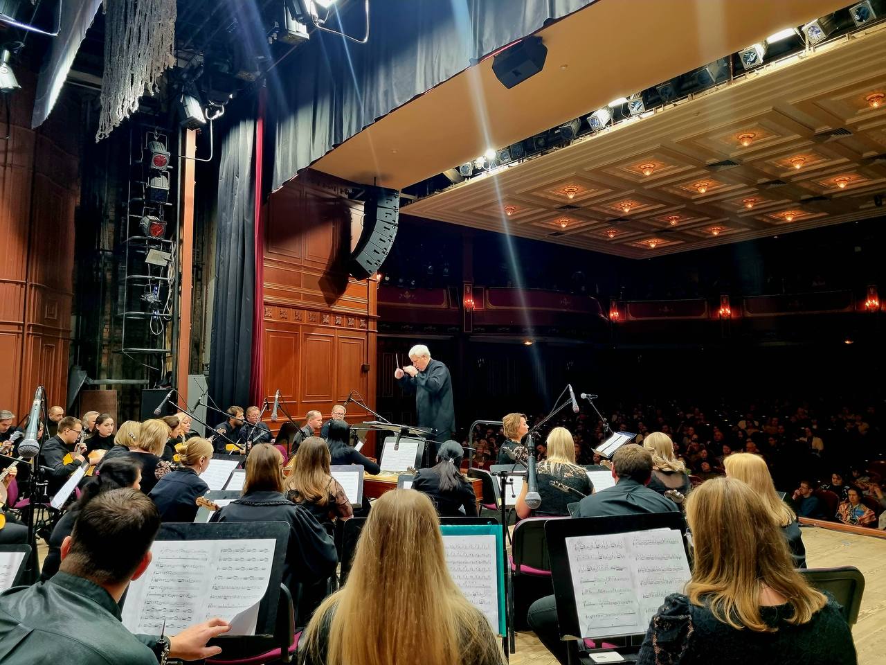 В Большом зале Белгородской государственной филармонии прошел концерт Белгородского академического русского оркестра (главный дирижёр – заслуженный работник культуры РФ Евгений Алешников) В Большом зале Белгородской государственной филармонии прошел концерт Белгородского академического русского оркестра (главный дирижёр – заслуженный работник культуры РФ Евгений Алешников)