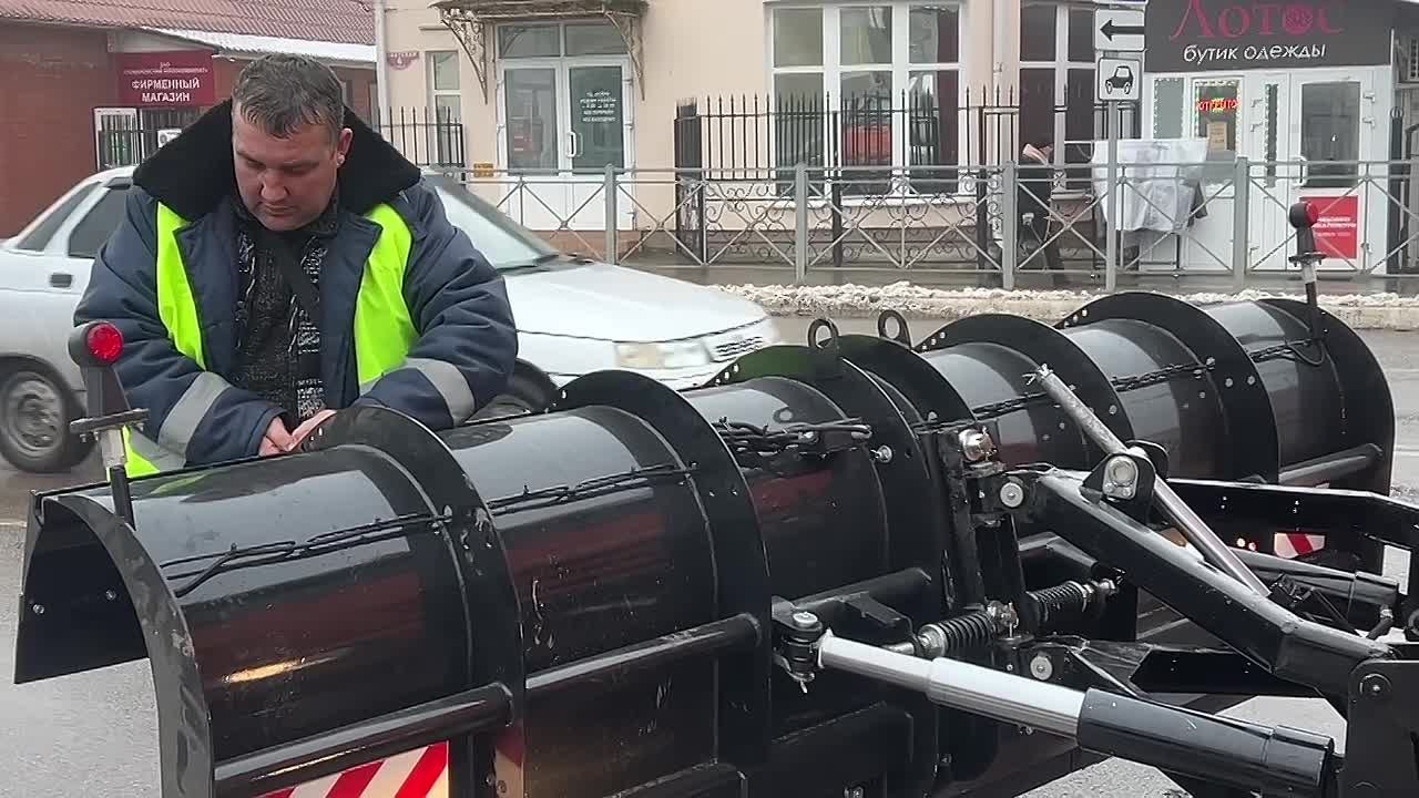 Блогер-миллионник Михаил Литвин подарил Борисовскому округу автомобиль КамАЗ