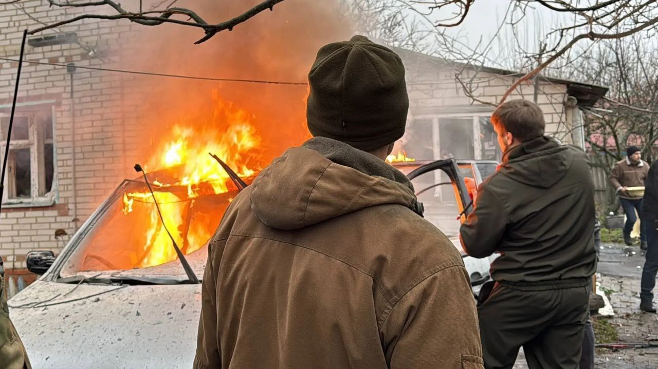 В Грайвороне во время встречи губернатора с жителями дрон ВСУ атаковал автомобиль В Грайвороне во время встречи губернатора с жителями дрон ВСУ атаковал автомобиль