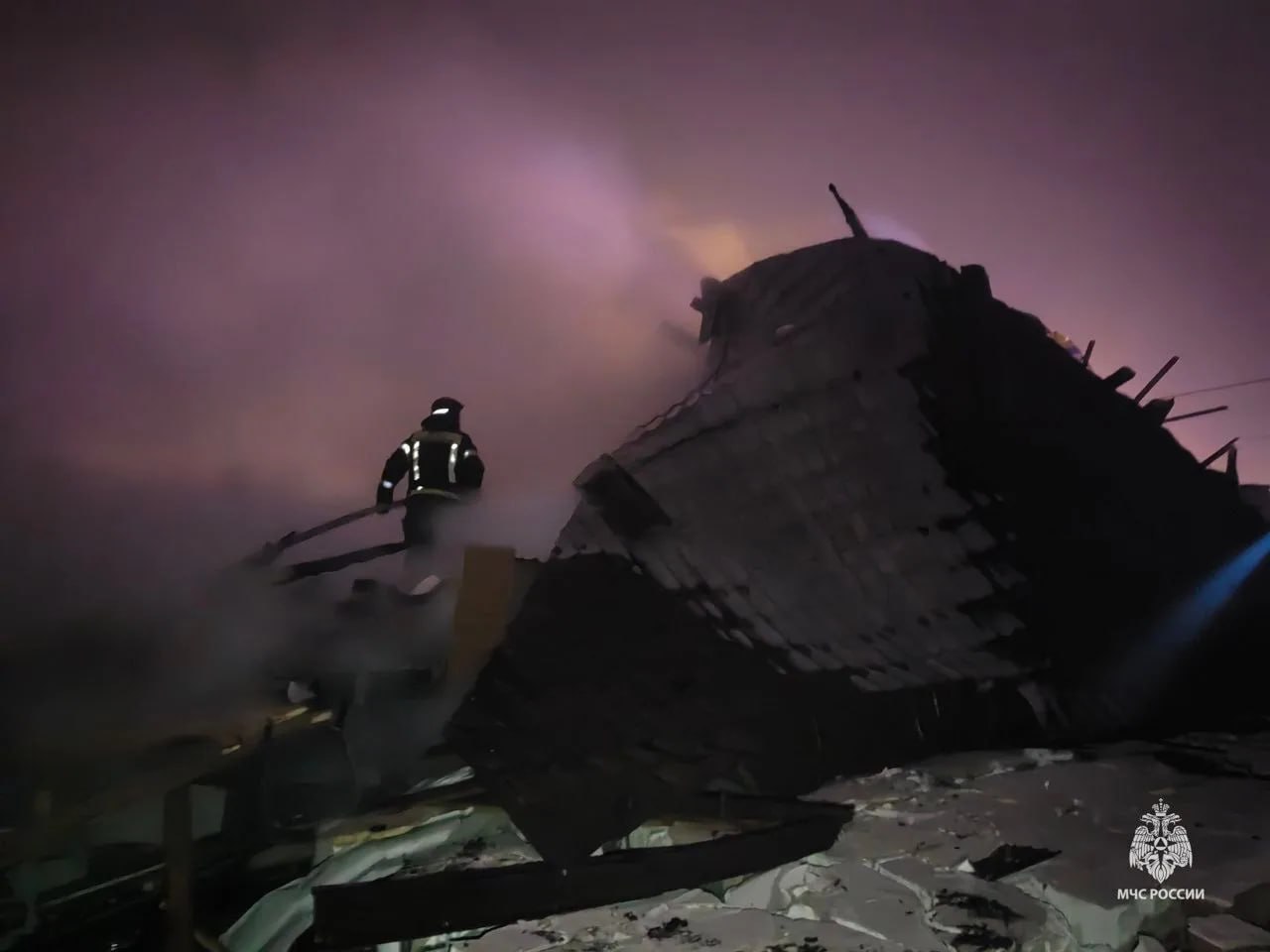 20-летняя девушка пострадала при пожаре в Драгунском 20-летняя девушка пострадала при пожаре в Драгунском