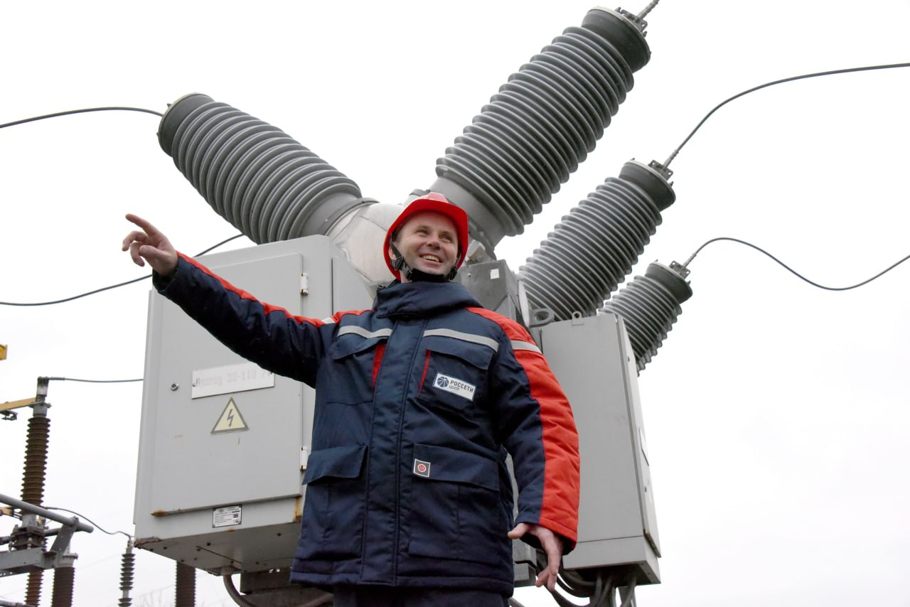 Продолжаем рассказывать о белгородских энергетиках, которые героически выполняют свою работу под обстрелами