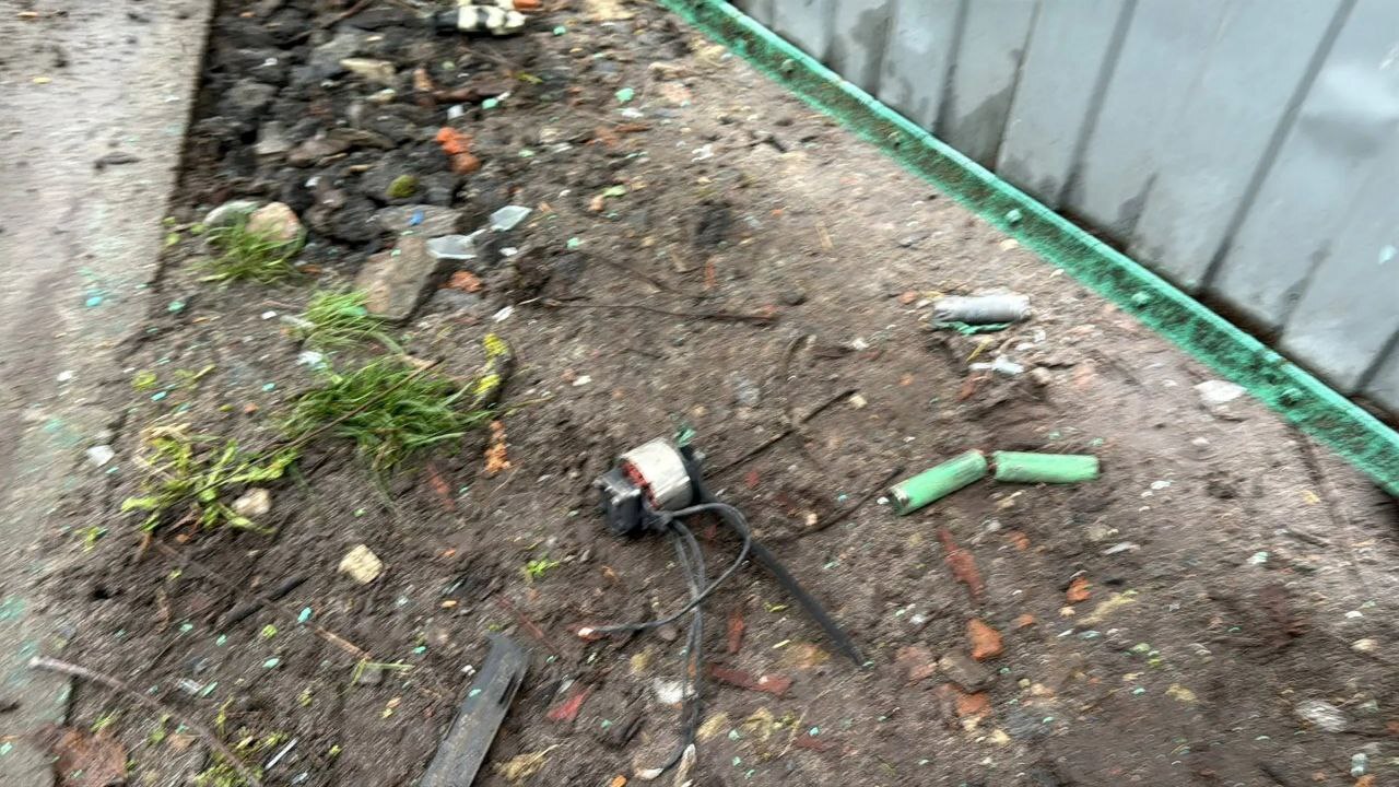 В Грайвороне во время встречи губернатора с жителями дрон ВСУ атаковал автомобиль В Грайвороне во время встречи губернатора с жителями дрон ВСУ атаковал автомобиль