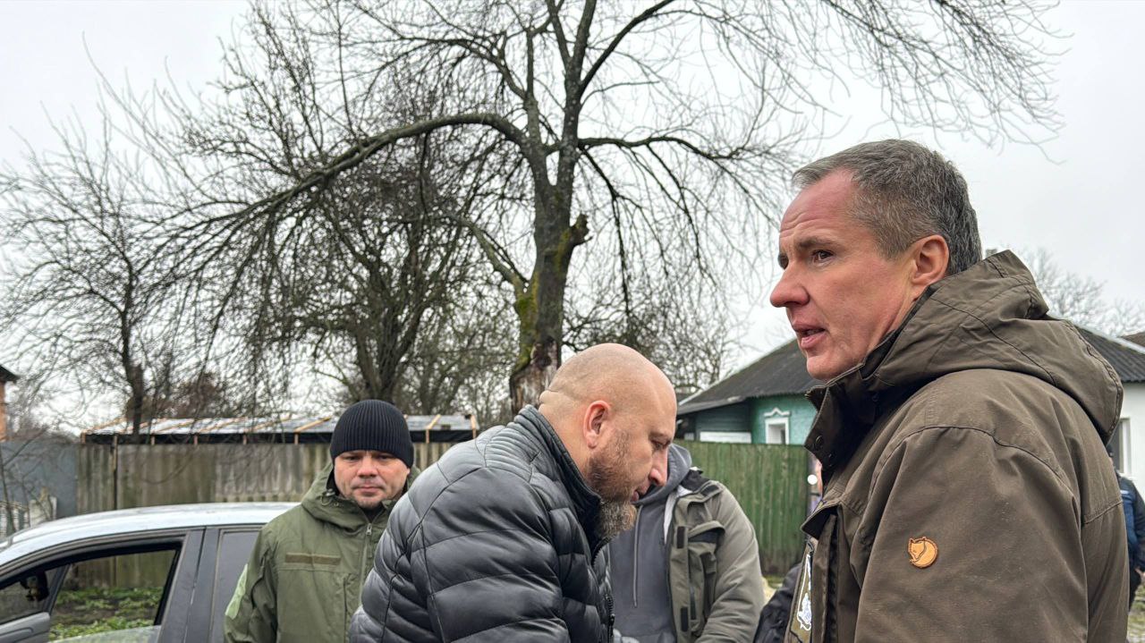 Ещё один дрон атаковал автомобиль во время визита Вячеслава Гладкова в Грайворон Ещё один дрон атаковал автомобиль во время визита Вячеслава Гладкова в Грайворон