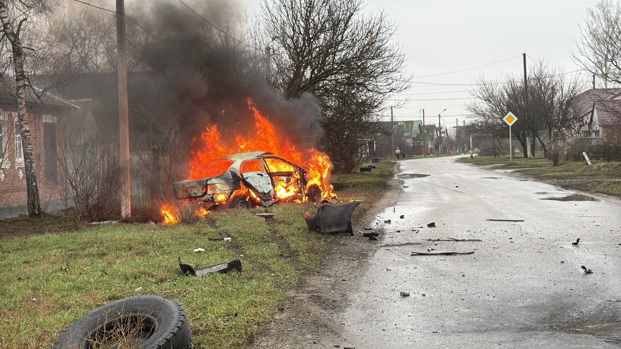 Ещё один дрон атаковал автомобиль во время визита Вячеслава Гладкова в Грайворон Ещё один дрон атаковал автомобиль во время визита Вячеслава Гладкова в Грайворон
