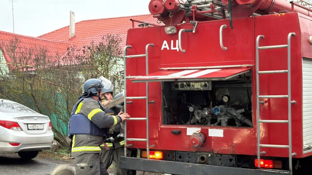 В Грайвороне во время встречи губернатора с жителями дрон ВСУ атаковал автомобиль В Грайвороне во время встречи губернатора с жителями дрон ВСУ атаковал автомобиль