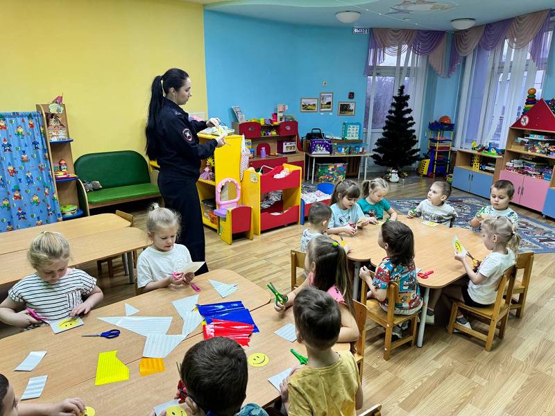 Белгородские автоинспекторы открыли «световозвращающие мастерские» для дошкольников Белгородские автоинспекторы открыли «световозвращающие мастерские» для дошкольников