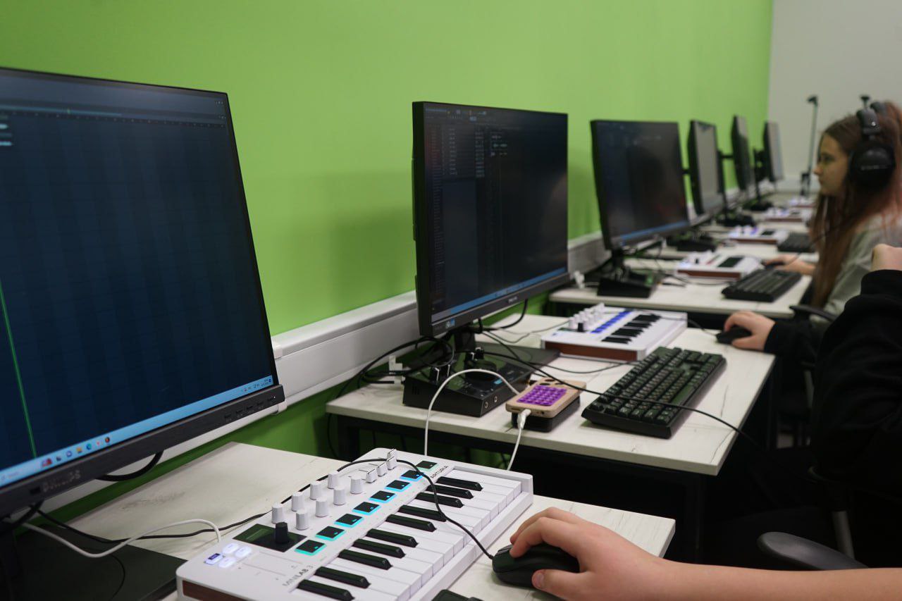 Олег Медведев: Вчера в режиме видеоконференции губернатор Белгородской области Вячеслав Владимирович Гладков с заместителем председателя Правительства России Татьяной Алексеевной Голиковой и министром культуры РФ Ольгой... Олег Медведев: Вчера в режиме видеоконференции губернатор Белгородской области Вячеслав Владимирович Гладков с заместителем председателя Правительства России Татьяной Алексеевной Голиковой и министром культуры РФ Ольгой...