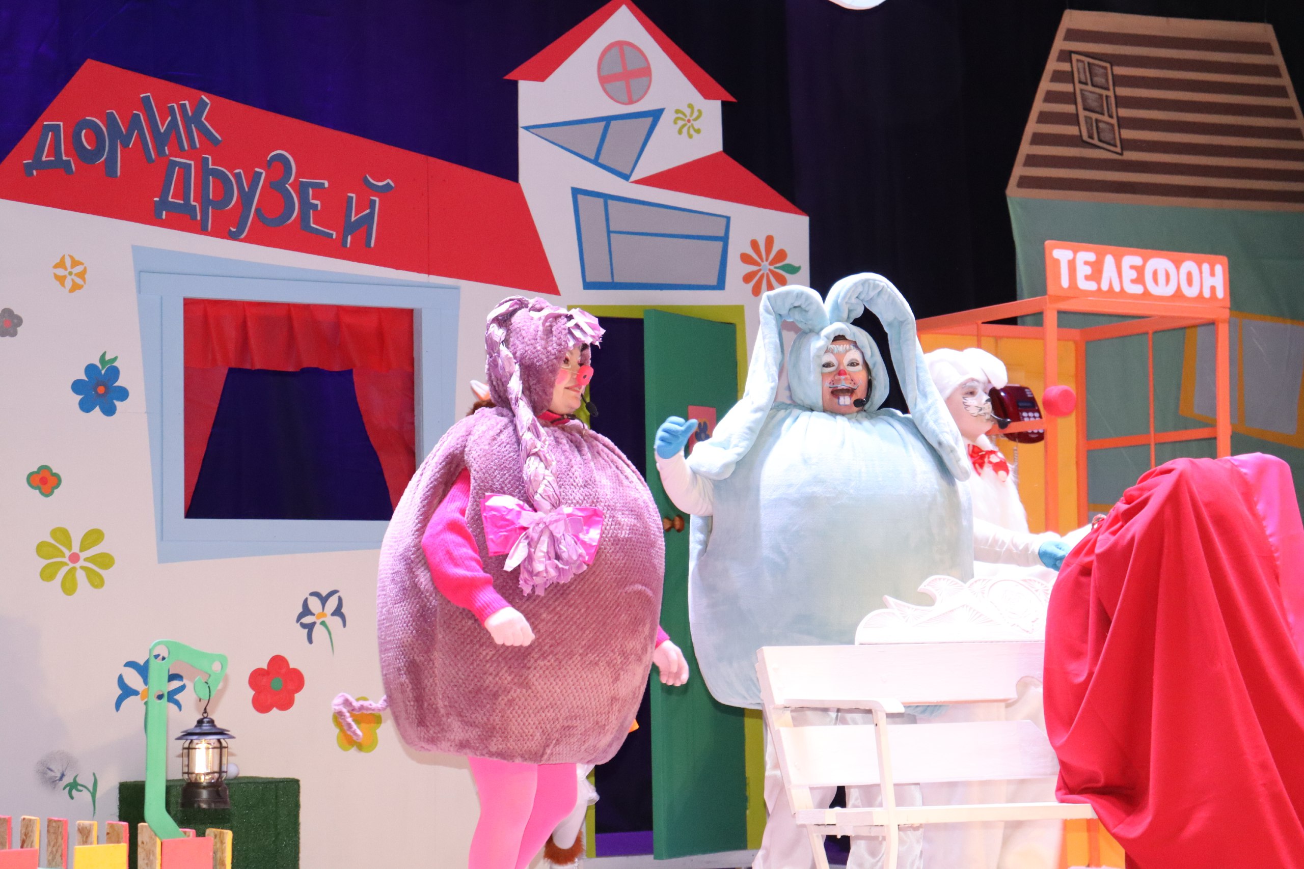 В Центре культурного развития п. Волоконовка сегодня было особенно тепло и радостно — партия «Единая Россия» организовала настоящий праздник у новогодней ёлки для особенных детей с ограниченными возможностями здоровья и... В Центре культурного развития п. Волоконовка сегодня было особенно тепло и радостно — партия «Единая Россия» организовала настоящий праздник у новогодней ёлки для особенных детей с ограниченными возможностями здоровья и...