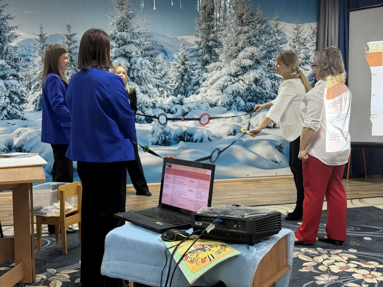 18 декабря на базе МБДОУ «Детский сад «Родничок» г. Строитель состоялся первый очный тур муниципального этапа регионального профессионального конкурса «Воспитатель года России - 2026» конкурсное испытание «Просветительское... 18 декабря на базе МБДОУ «Детский сад «Родничок» г. Строитель состоялся первый очный тур муниципального этапа регионального профессионального конкурса «Воспитатель года России - 2026» конкурсное испытание «Просветительское...