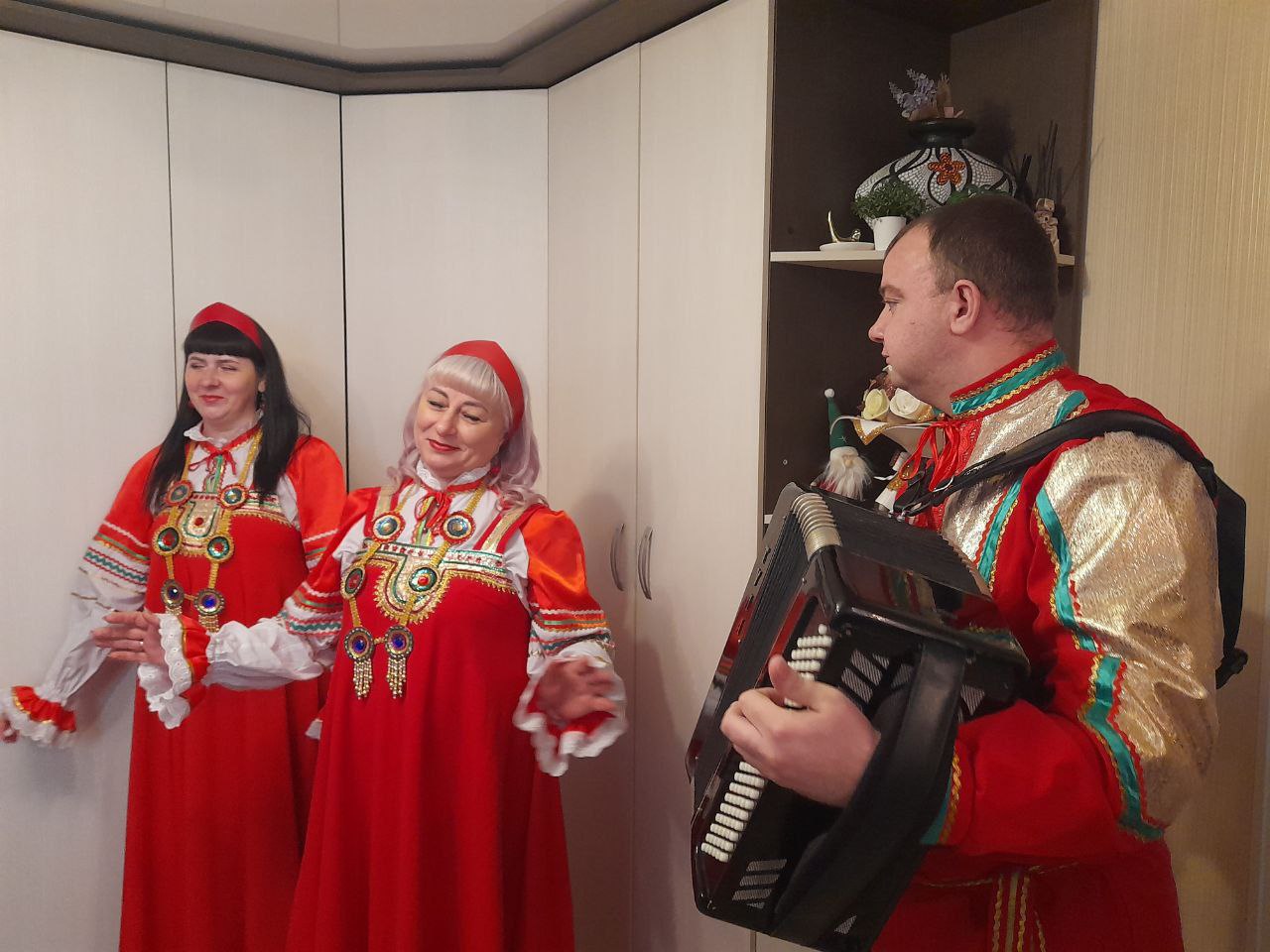 Татьяна Круглякова: Сегодня посчастливилось с большой радостью поздравить нашу замечательную землячку, Корольченко Екатерину Михайловну, с её вековым юбилеем! Татьяна Круглякова: Сегодня посчастливилось с большой радостью поздравить нашу замечательную землячку, Корольченко Екатерину Михайловну, с её вековым юбилеем!