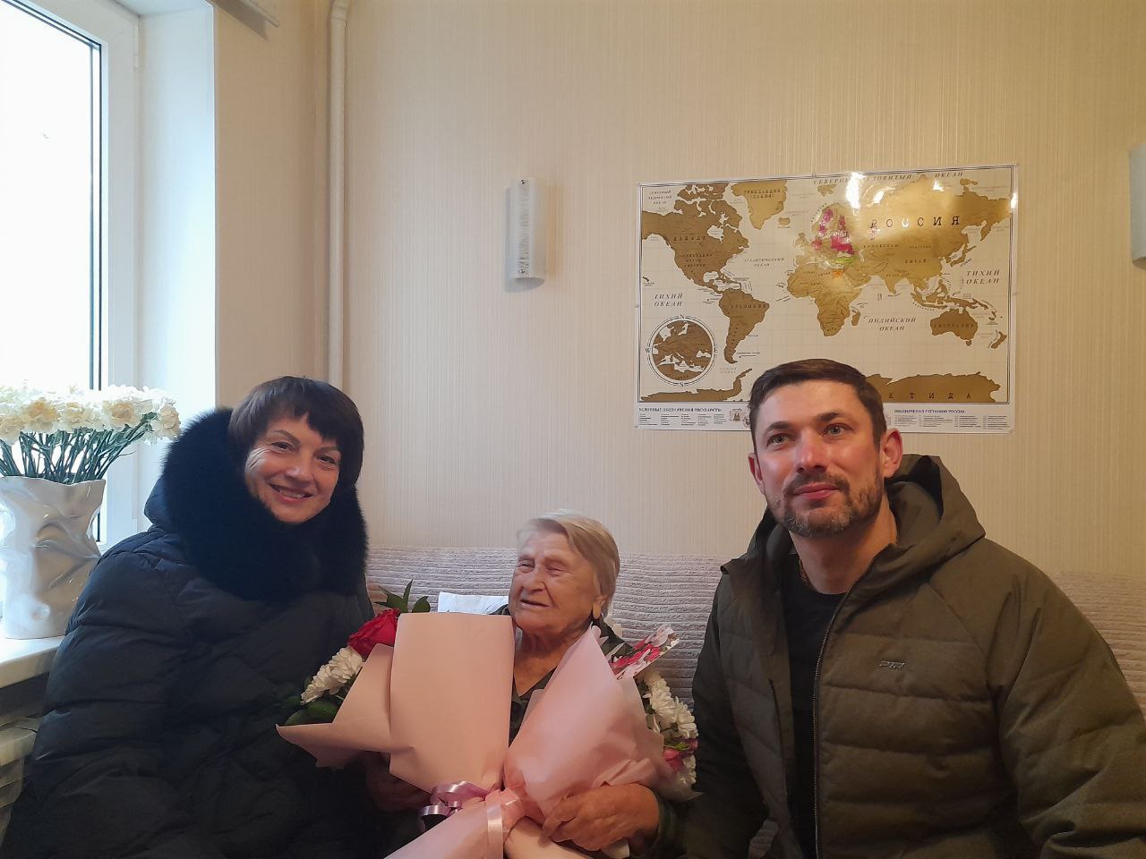 Татьяна Круглякова: Сегодня посчастливилось с большой радостью поздравить нашу замечательную землячку, Корольченко Екатерину Михайловну, с её вековым юбилеем! Татьяна Круглякова: Сегодня посчастливилось с большой радостью поздравить нашу замечательную землячку, Корольченко Екатерину Михайловну, с её вековым юбилеем!