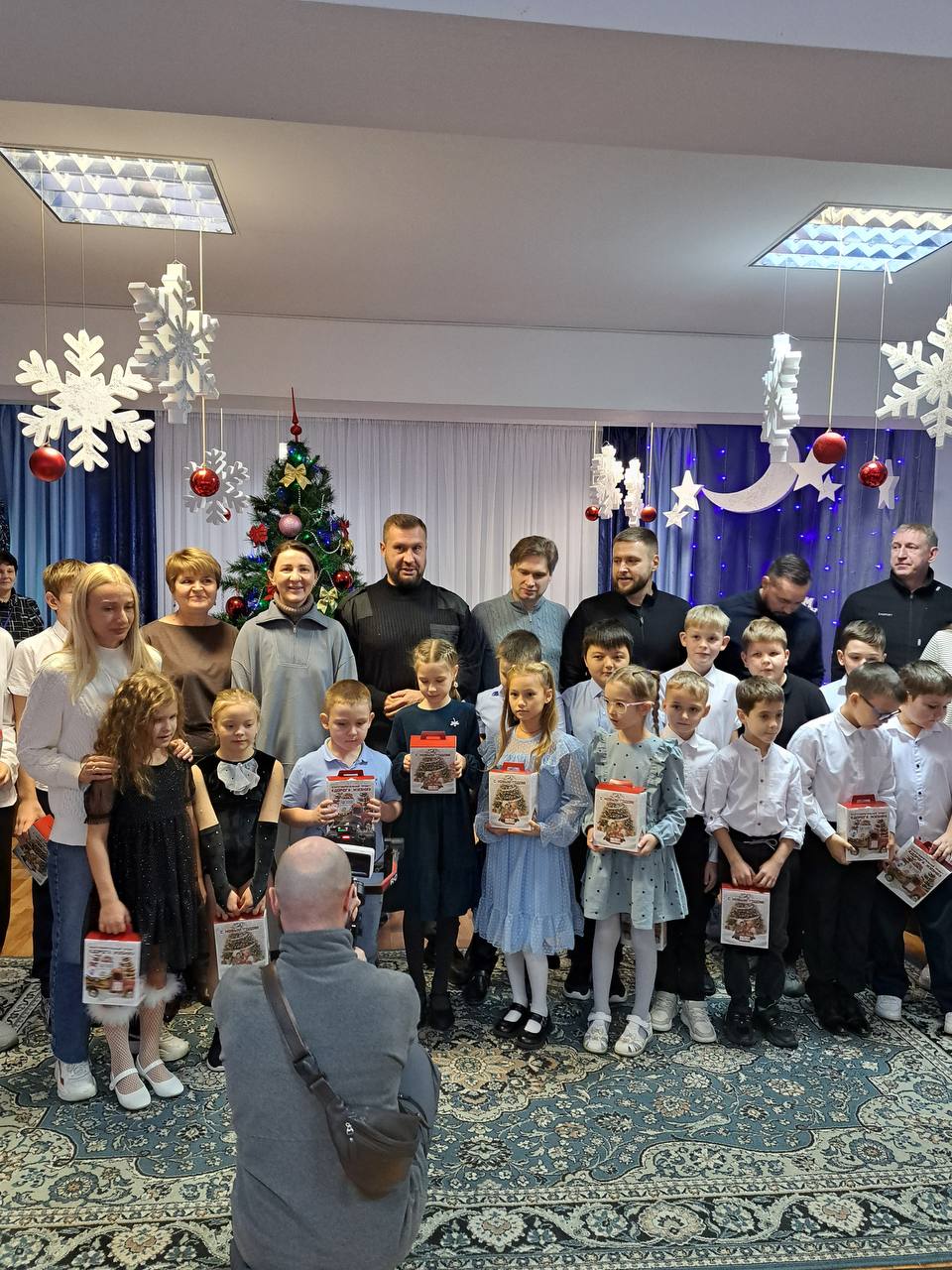 Галина Пятых: Дорогие друзья! Хочется от всего сердца поделиться с вами теплом и новогодним настроением, которые к нам буквально приехали