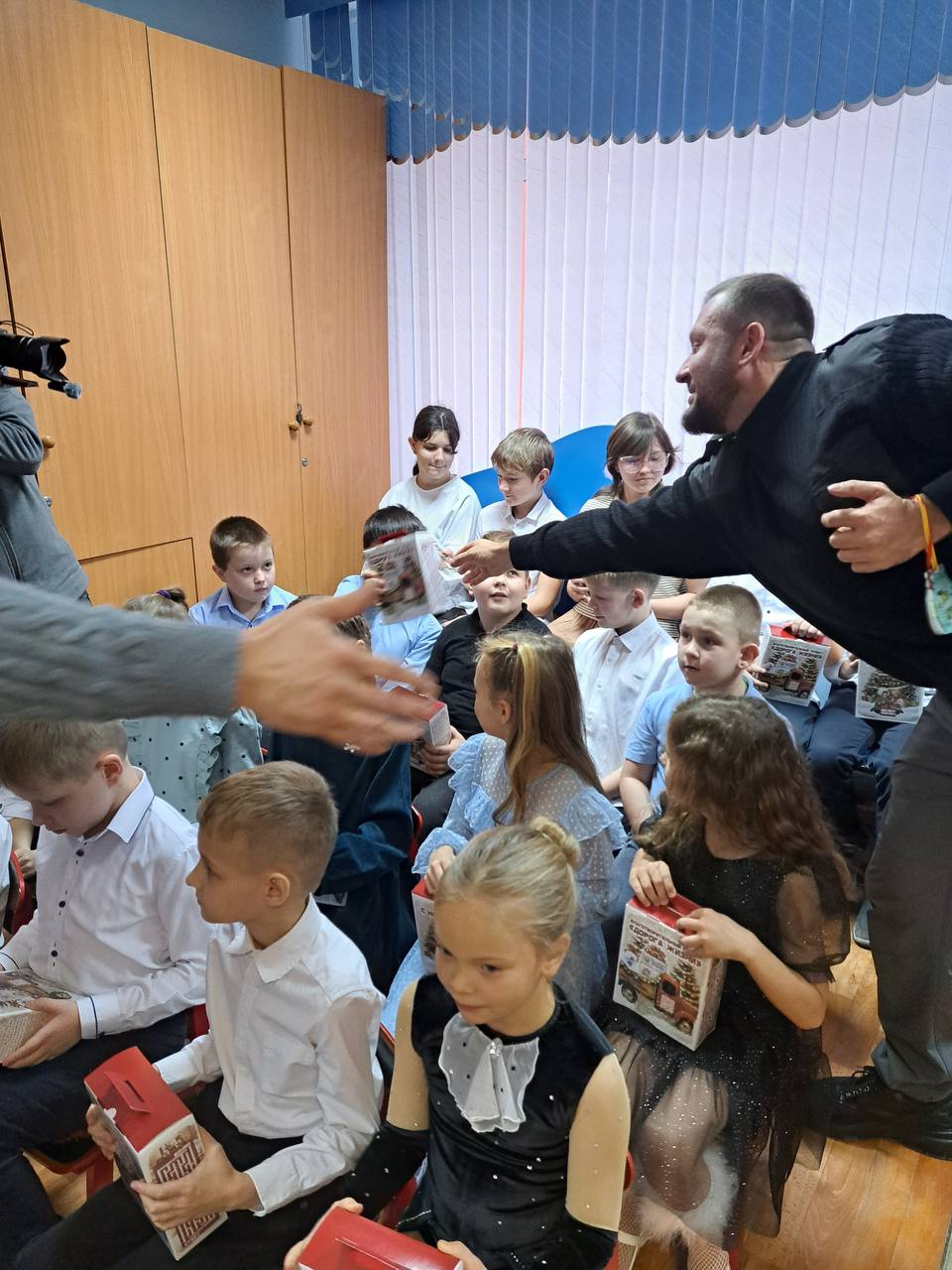 Галина Пятых: Дорогие друзья! Хочется от всего сердца поделиться с вами теплом и новогодним настроением, которые к нам буквально приехали Галина Пятых: Дорогие друзья! Хочется от всего сердца поделиться с вами теплом и новогодним настроением, которые к нам буквально приехали