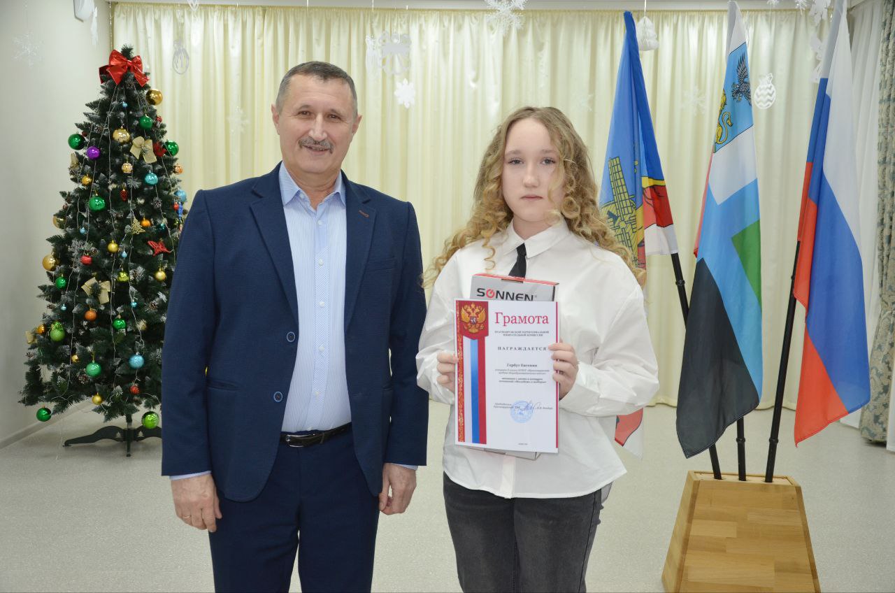 В нашем округе чествовали юных знатоков избирательного права В нашем округе чествовали юных знатоков избирательного права