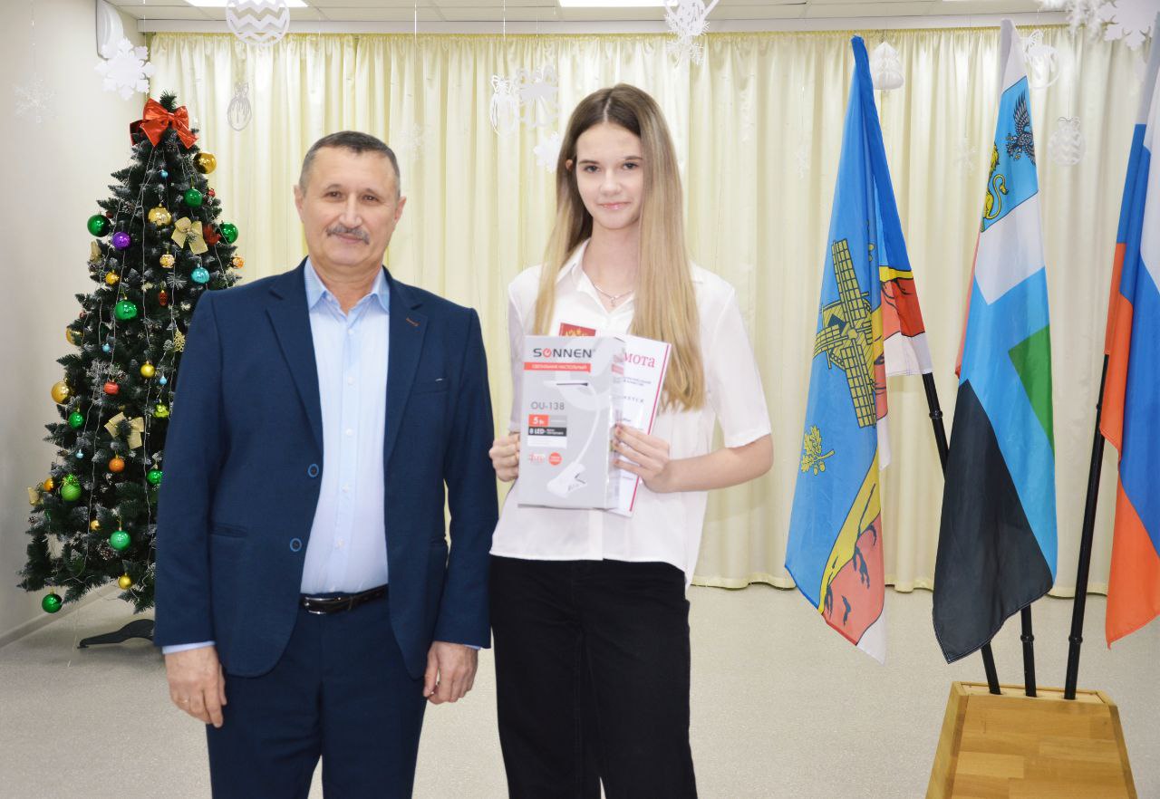 В нашем округе чествовали юных знатоков избирательного права В нашем округе чествовали юных знатоков избирательного права