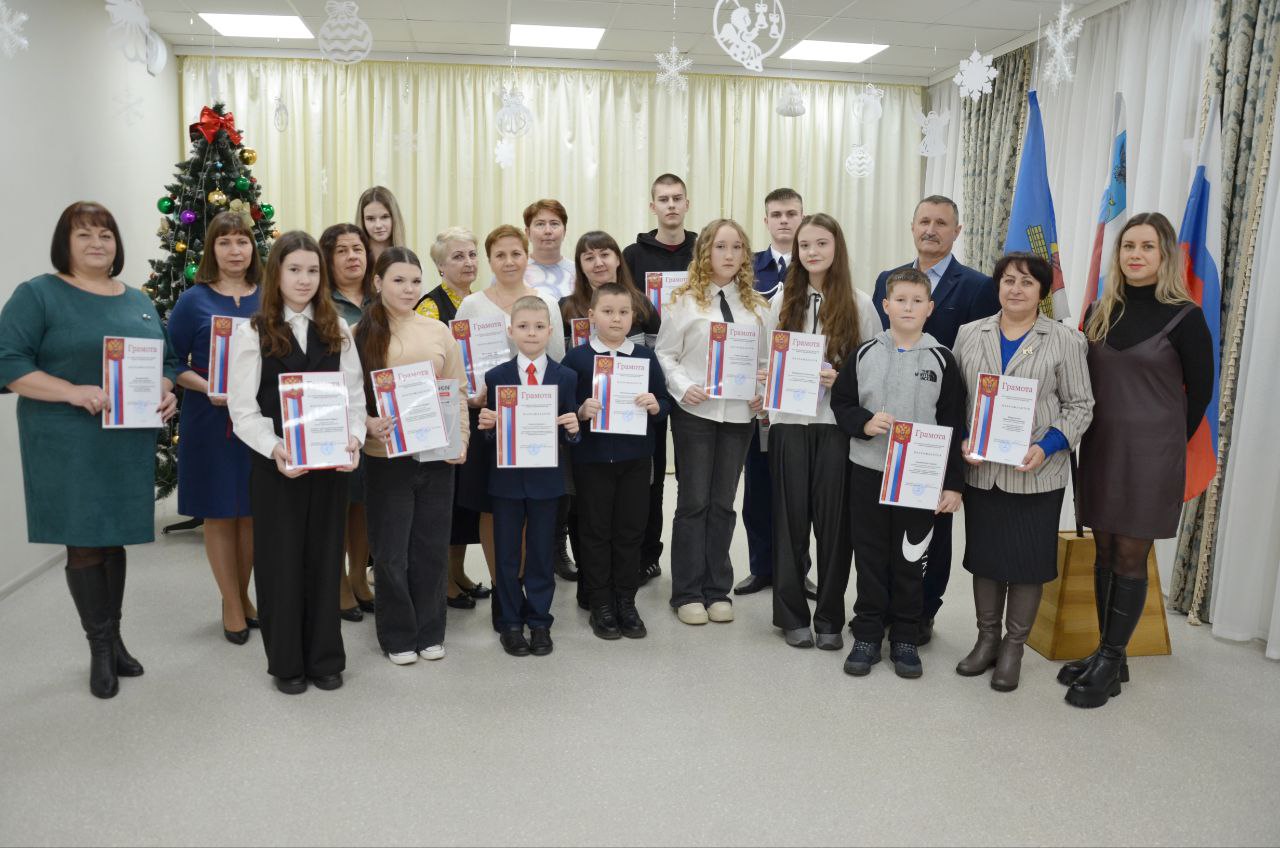 В нашем округе чествовали юных знатоков избирательного права В нашем округе чествовали юных знатоков избирательного права