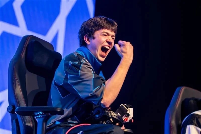 Белгородские спортсмены Кирилл Лобань и Данил Грязнов стали победителями международных мультиспортивных соревнований «Игры Будущего-2025» в гонках дронов Белгородские спортсмены Кирилл Лобань и Данил Грязнов стали победителями международных мультиспортивных соревнований «Игры Будущего-2025» в гонках дронов