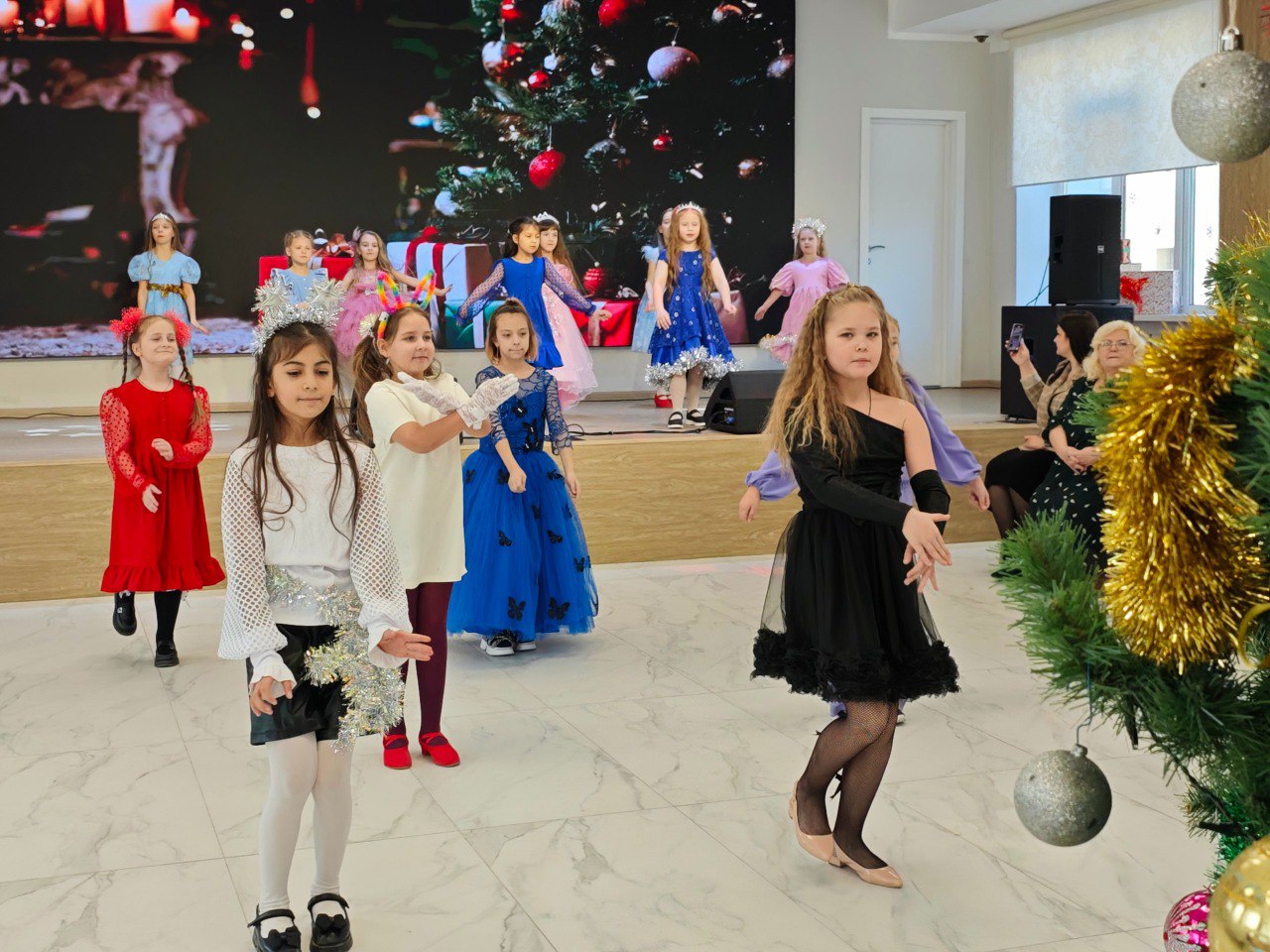 Новогоднее волшебство в Корочанской школе! Новогоднее волшебство в Корочанской школе!