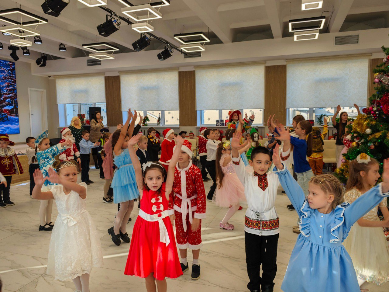 Новогоднее волшебство в Корочанской школе! Новогоднее волшебство в Корочанской школе!