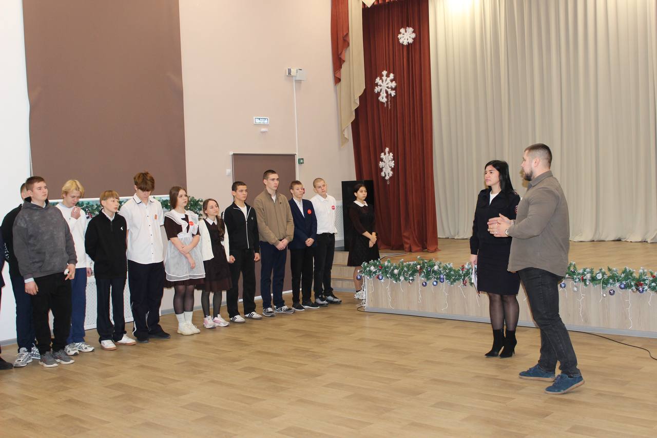 В Хохловской школе прошел урок цифровой безопасности от транспортной полиции Белгорода Накануне зимних каникул ученики Хохловской школы имени В.С. Адонкина получили необычный урок. К ним в гости пришли сотрудники... В Хохловской школе прошел урок цифровой безопасности от транспортной полиции Белгорода Накануне зимних каникул ученики Хохловской школы имени В.С. Адонкина получили необычный урок. К ним в гости пришли сотрудники...