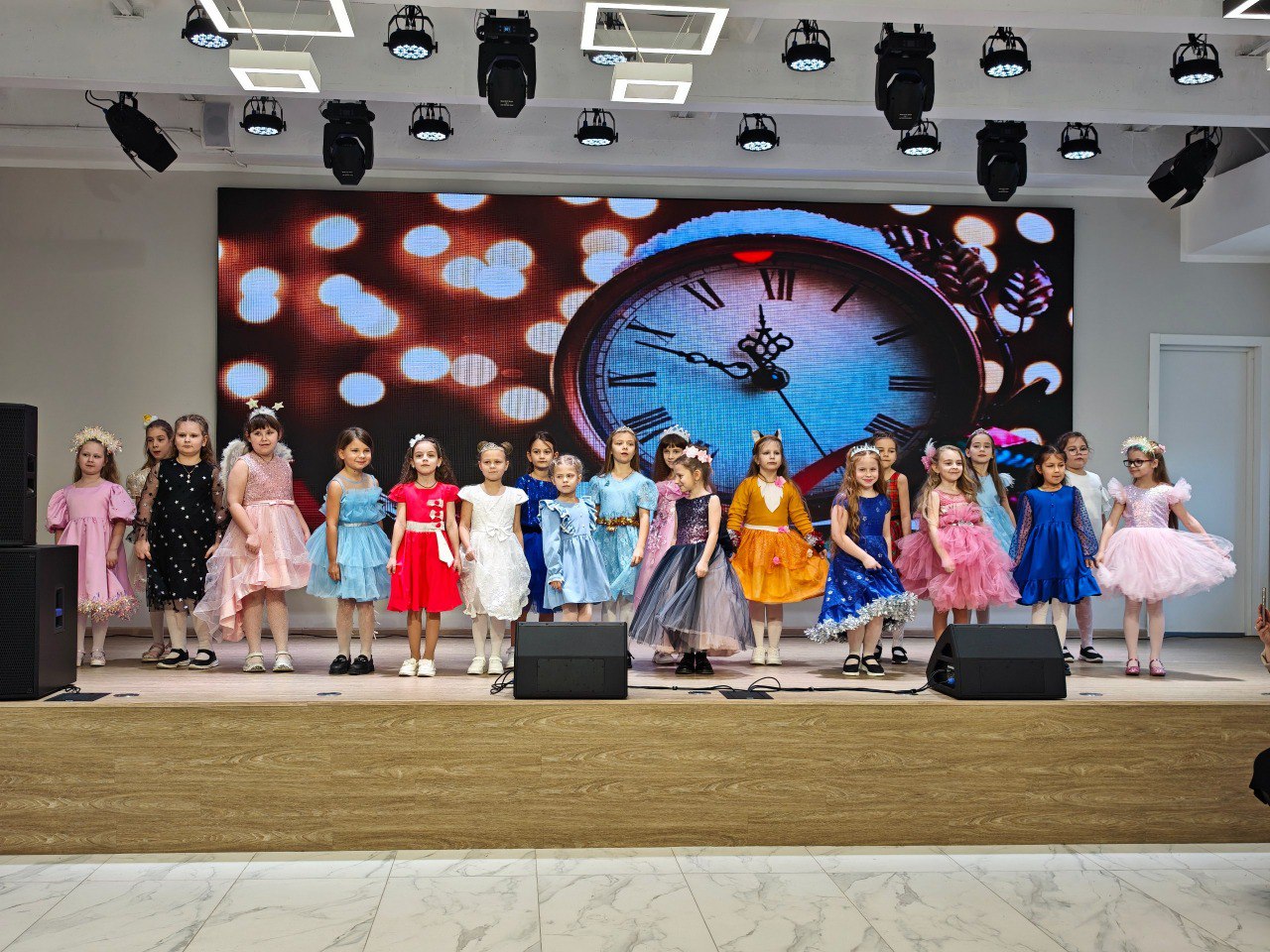 Новогоднее волшебство в Корочанской школе! Новогоднее волшебство в Корочанской школе!